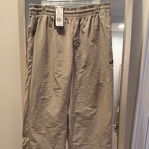 NWT adidas Men's Light Tan Joggers (41)